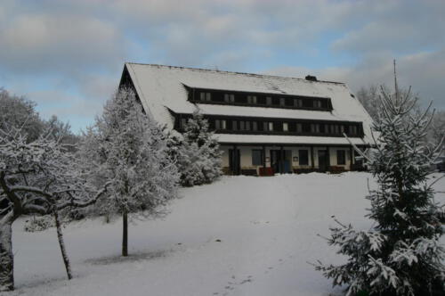Säulenhaus im Winter